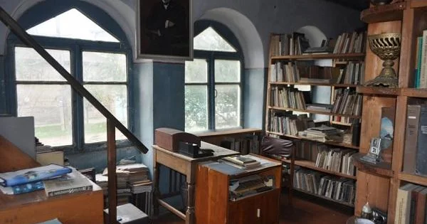 Attestasiyadan kəsilən kitabxana işçiləri... Nazir müavini