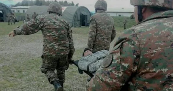 Ermənistanda əsgəri vəhşicəsinə döydülər: Vəziyyəti ağırdır