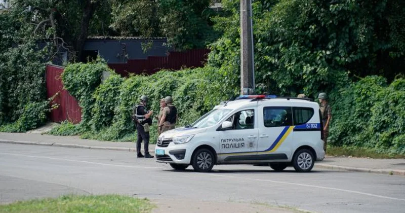Ukraynada silahlı şəxs polis əməkdaşlarına atəş açıb, iki nəfər yaralanıb