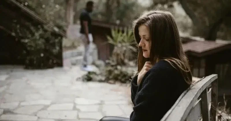 Tovuzda yaşlı kişi evinə gedib gəldiyi qadının qızıyla münasibətdə oldu, videoya çəkdi TƏFƏRRÜAT