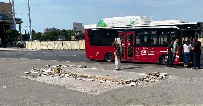 “Gənclik”dəki avtobus dayanacağı yoxa çıxdı Foto