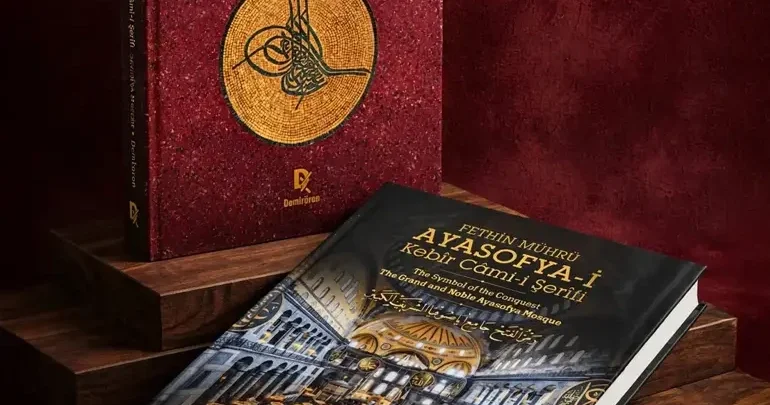 Fəthin möhürü kitabı Ayasofyanın tarixini fotolarla təqdim edir