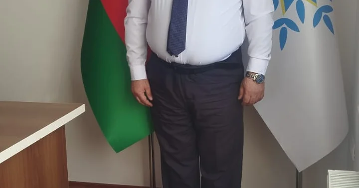Müstəqil dövlətçiliyinin başlıca əlamətlərindən biri Azərbaycan dilinin dövlət dili olmasıdır ŞƏRH