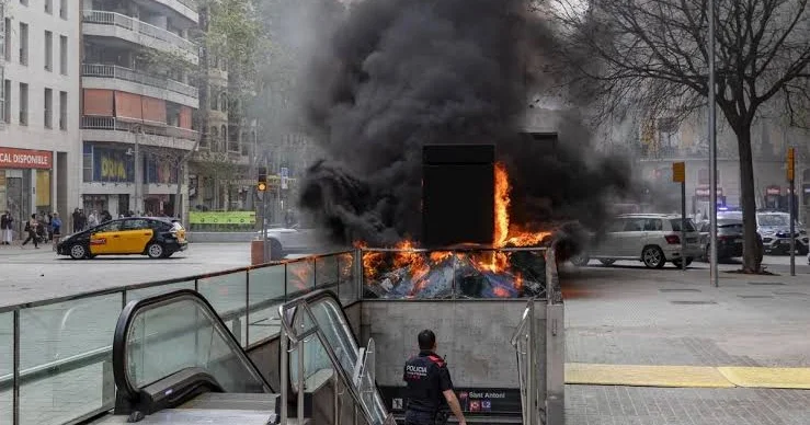 Barselona metrosunda baş verən yanğın nəticəsində 137 nəfər xəsarət alıb