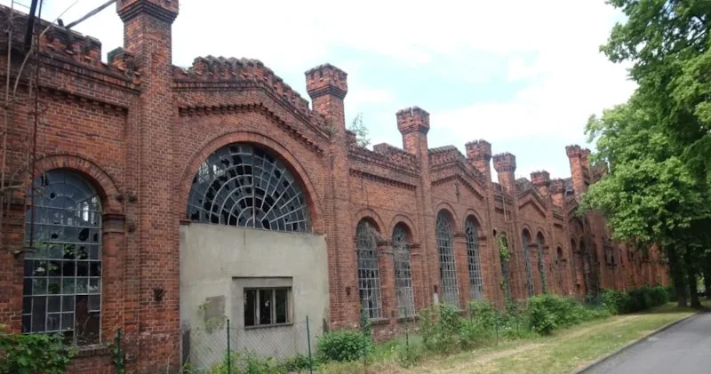 184 illik tarixi zavod cəmi 1 avroya satılır Tək tələb budur