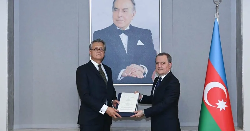 Almaniyanın yeni səfiri etimadnaməsinin surətini Ceyhun Bayramova təqdim edib