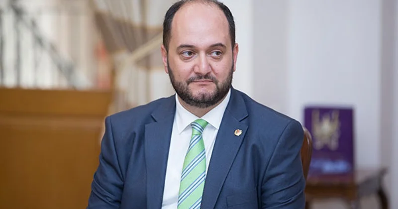 Paşinyanın Aparat rəhbəri vəzifədən uzaqlaşdırıldı