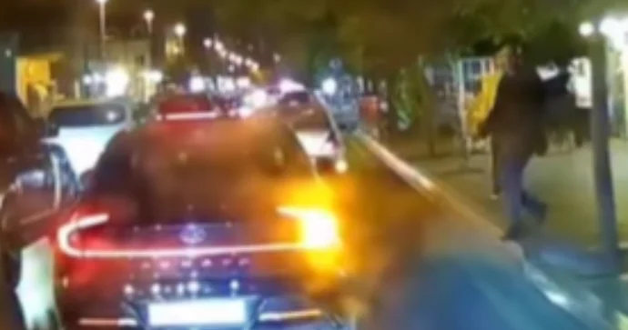 Bakıda özünü avtomobilin altına atan şəxsin kimliyi bilindi; polis tədbir gördü VİDEO