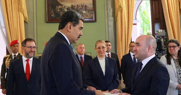 Səfirimiz etimadnaməsini Venesuela Prezidentinə təqdim etdi Fotolar