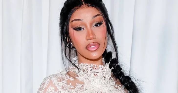От зала суда до вирусных мемов: как Cardi B превращает судебное разбирательство в шоу