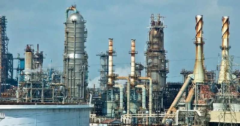 Китайские нефтяные гиганты отказываются от бензина