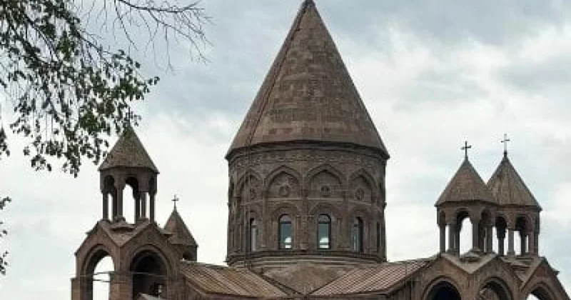 Paşinyan: Erməni Apostol Müqəddəs Kilsəsi ilə bağlı mövqeyim dəyişməyib