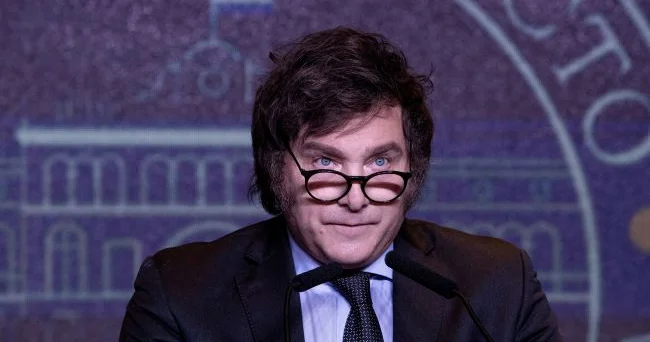 Argentina prezidenti avtomobili izdihamın hücumuna məruz qaldıqdan sonra qaçmağa məcbur olub