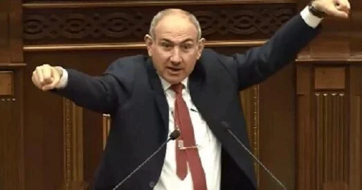 Paşinyandan Qərbə və Rusiyaya reveranslar Baş nazir bir müddət də “iki stulda” oturmaq istəyir