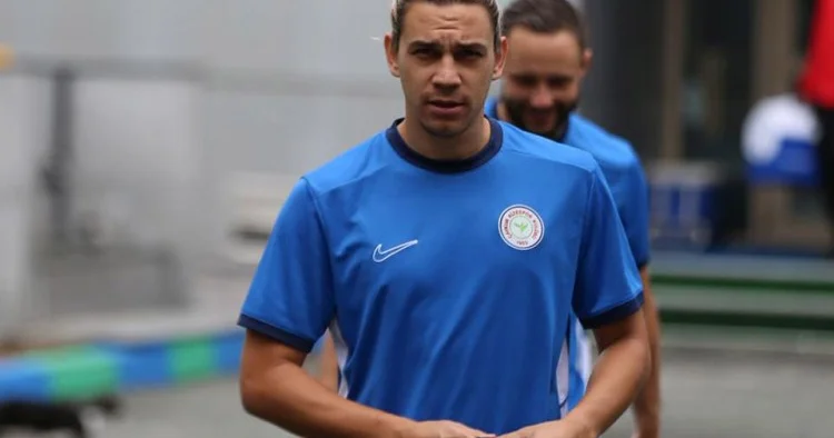 Qalatasaray dan ayrılan futbolçu Rizespor da