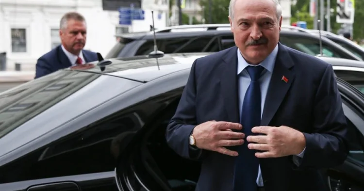 Lukaşenko ŞƏT sammitinə bir neçə kisə kartof aparmaq istəyir