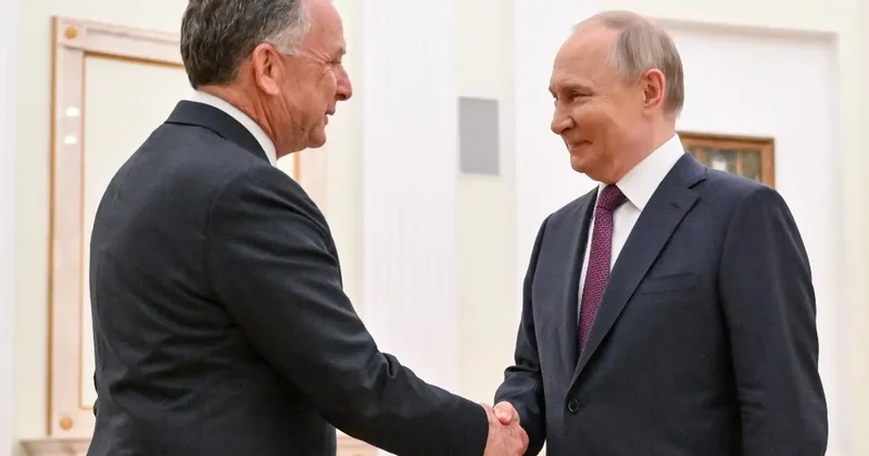 Reuters: Uitkoff protokolu pozaraq Putinlə görüşə stenoqraf olmadan gedib