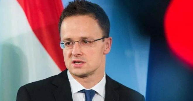 Zelenski öz hərəkətlərinə görə cavab verməlidir Siyarto