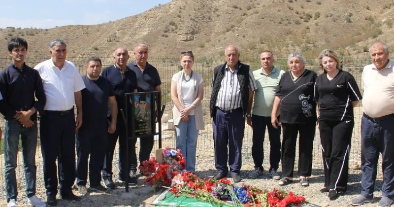 Laçında tənha qəhrəman məzarı