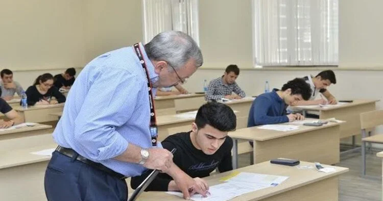 Новоиспеченные студенты выбирают специальности в ВУЗах ОБНОВЛЕНО