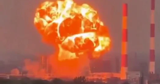 Samaradakı neft emalı zavodunun vurulma ANI VİDEO