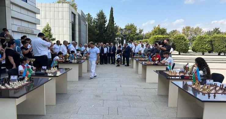 Beyləqanda şahmat üzrə beynəlxalq qrossmeystr Namiq Quliyevlə görüş keçirildi FOTO
