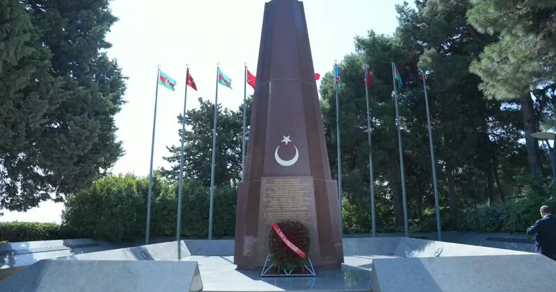 Türkiyənin Zəfər Günü münasibətilə Bakıda Türk Şəhidliyi abidəsi ziyarət olundu