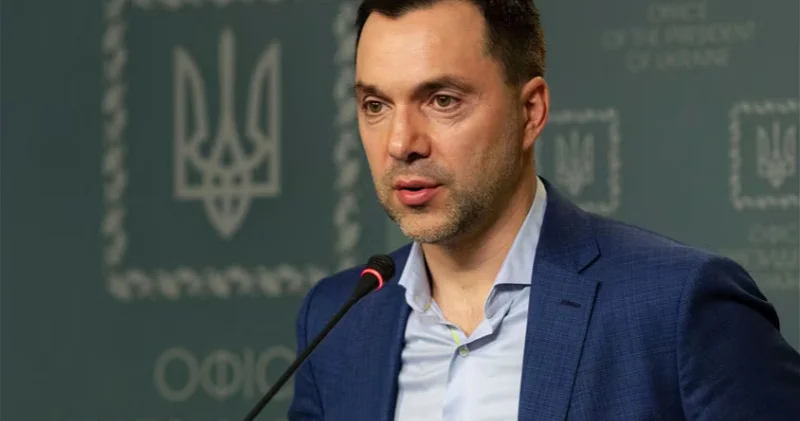 Призывы к терактам и фейки об армии: суд в РФ заочно осудил Алексея Арестовича