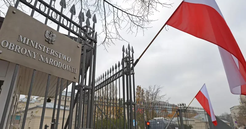 Польша снизит расходы на оборону