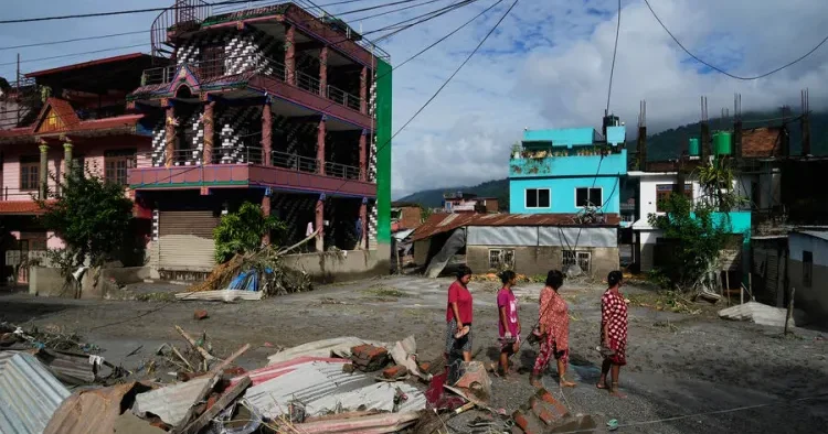 Nepalda təbii fəlakətdən zərər çəkənlərin sayı 93 minə ÇATDI