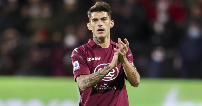 Millinin sabiq futbolçusu karyerasını bitirdi