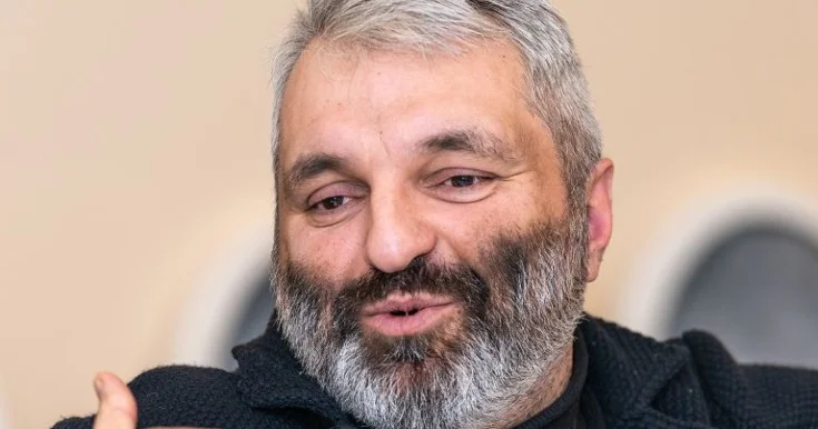 Namizədliyini geri götürdü, Kinematoqrafçılar İttifaqından gedir