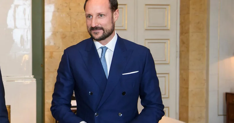 Bu gün vəfat edən Norveç Kralının oğlu taxta çıxdı
