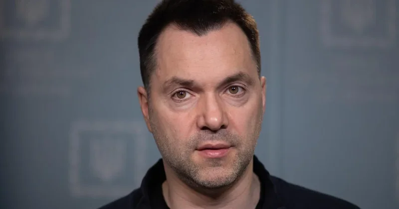 Aleksey Arestoviçə Rusiyada qiyabi olaraq 11 illik həbs cəzası kəsildi