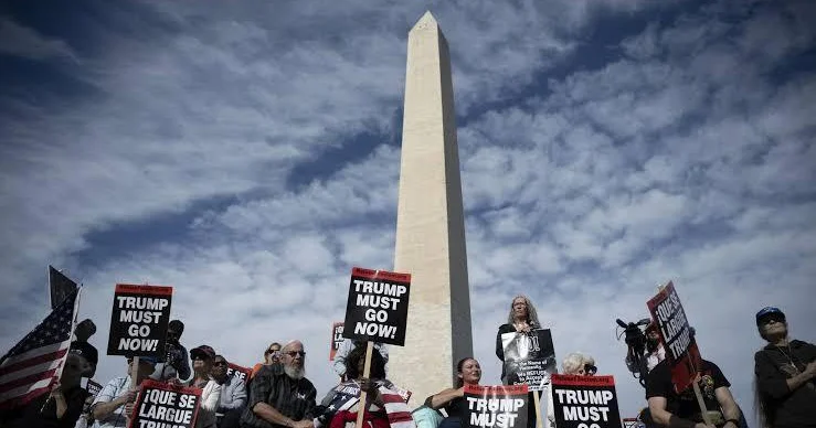 Тысячи протестующих в Вашингтоне выступили против политики Трампа
