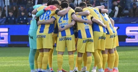 Azərbaycan millisinin futbolçusunun komandası Rumıniyada ikinci pilləyə yüksəldi