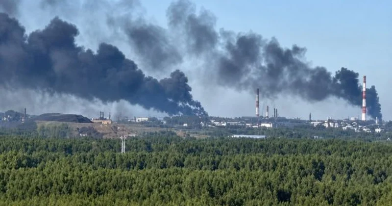 Ukrayna ordusunun Baş Qərargahı Yaroslavlda neftayırma zavoduna hücumu təsdiqləyib