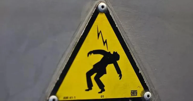 2 nəfəri iş başında elektrik cərəyanı vurub öldürdü