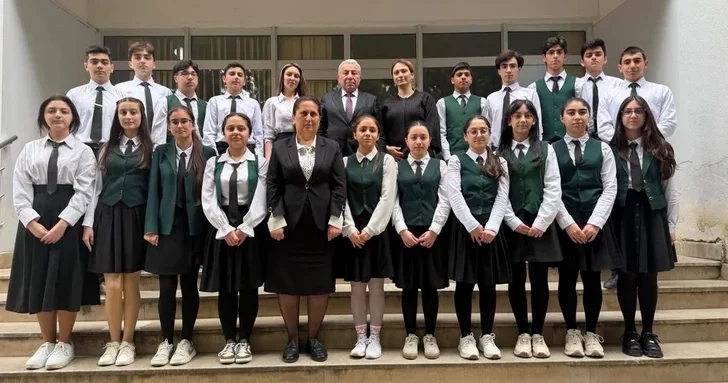 В Азербайджане 13 выпускников одного класса поступили на Лечебное дело