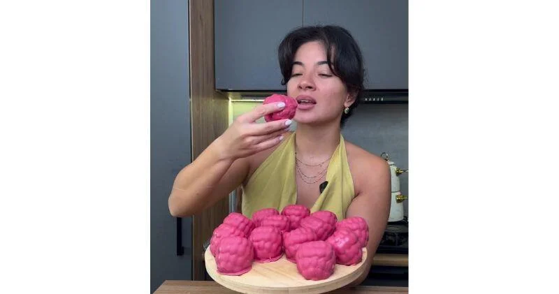 Красиво и вкусно: coookholic показала рецепт корпусных десертов ВИДЕО
