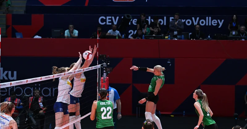 Qadın voleybolçulardan ibarət Azərbaycan millisi Niderland kollektivi ilə qarşılaşıb