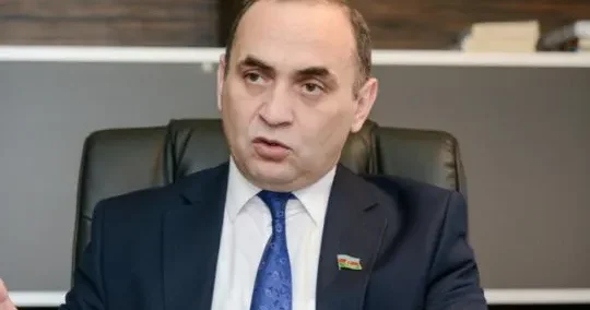 “Bu, başqasının vaxtından istifadə etməkdir” Deputat növbə mədəniyyətindən yazdı