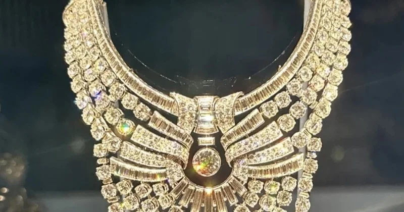 Из музея в Вене украли колье Van Cleef & Arpels с 673 бриллиантами
