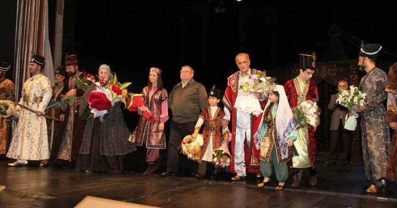 Şah Qacar : əsərin yaranması və onun səhnə taleyi