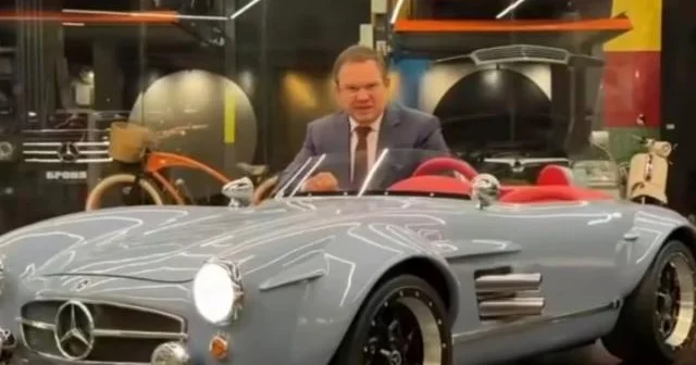 Mercedes Benz SL300 ün miniatür surəti videoya çəkilib…