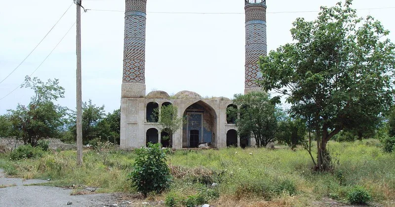 Ağdamın bu məscidində 32 ildən sonra ilk dəfə azan oxundu FOTO