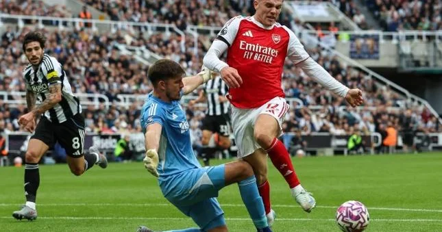 Arsenal son dəqiqə qolu ilə qalib gəldi