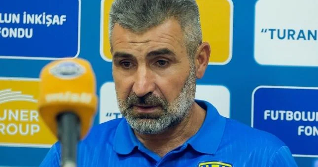 “Oyunçularda özünəinam itib”