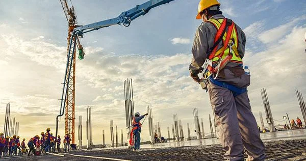 Azərbaycanlılar Gürcüstana gedib özlərinə əla iş tapırlar TƏHLİL