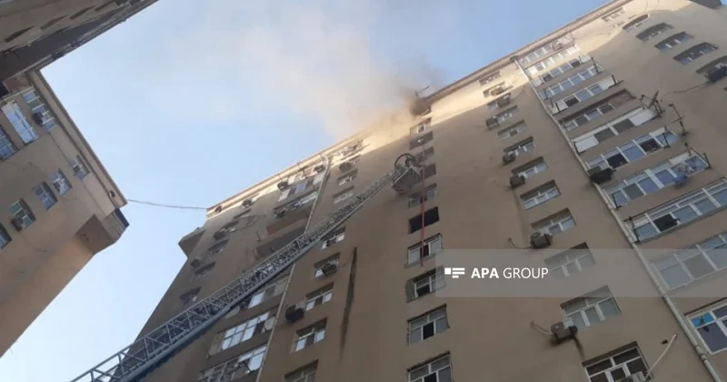Bakıda çoxmərtəbəli binada yanğın olub, 5 nəfər təxliyə edilib
